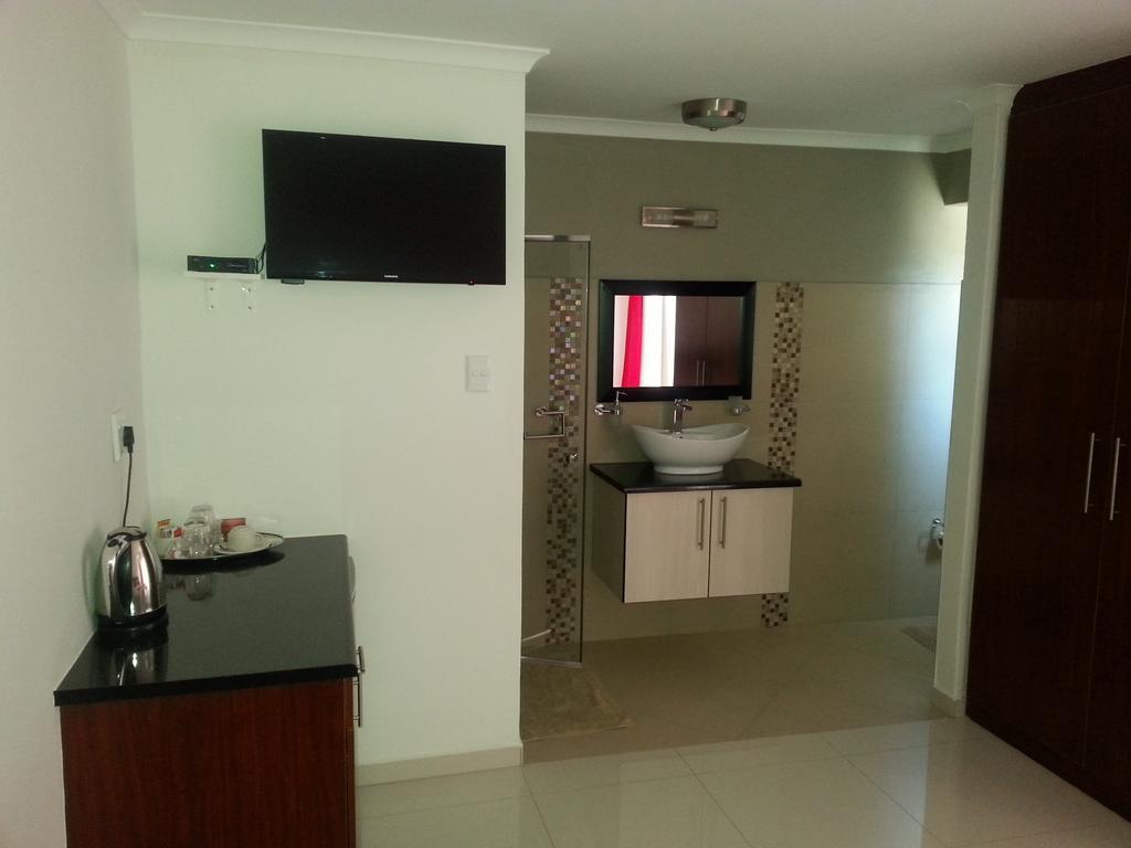 Discovery Guest House Windhoek Exterior photo