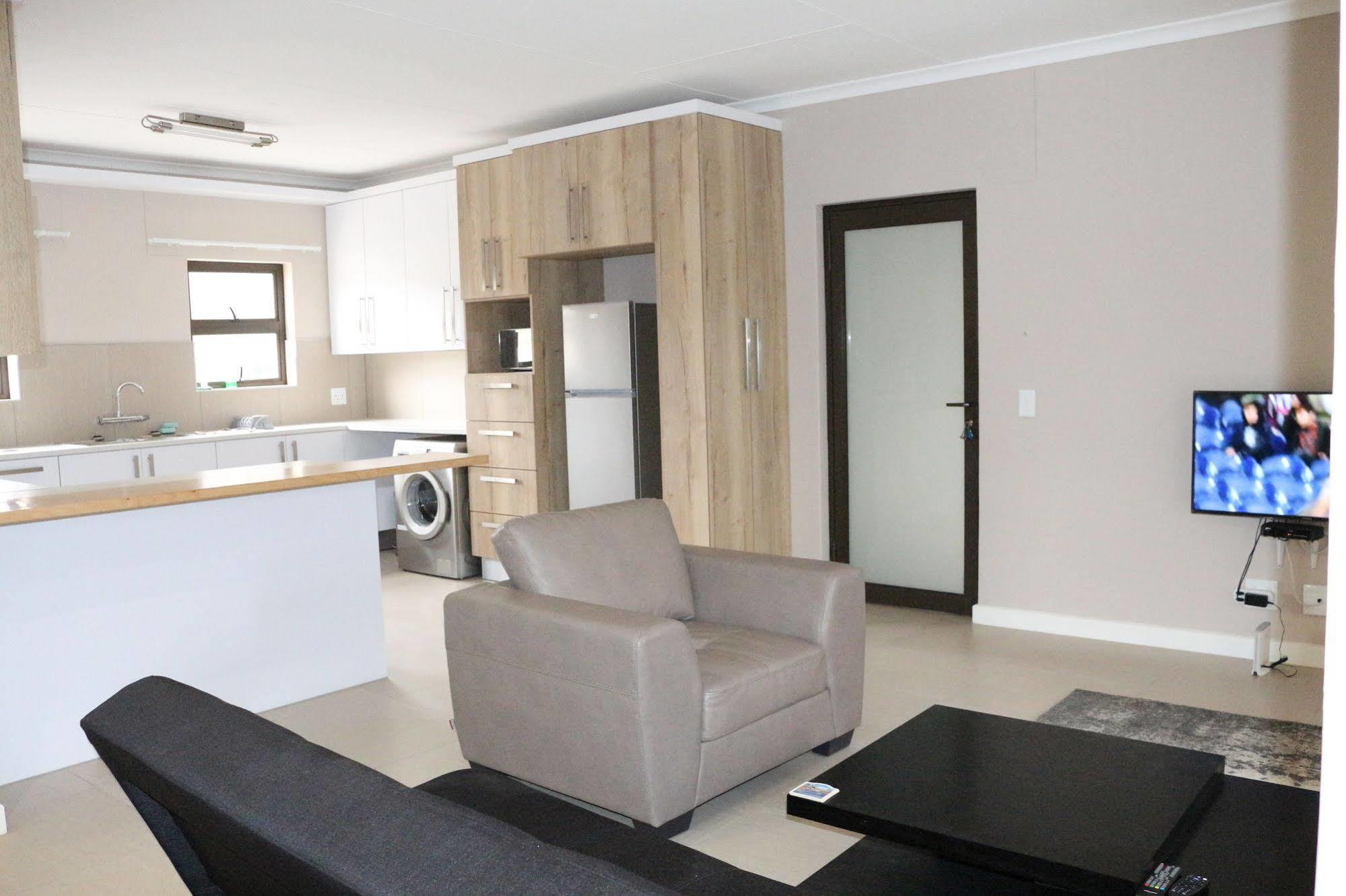 Discovery Guest House Windhoek Exterior photo
